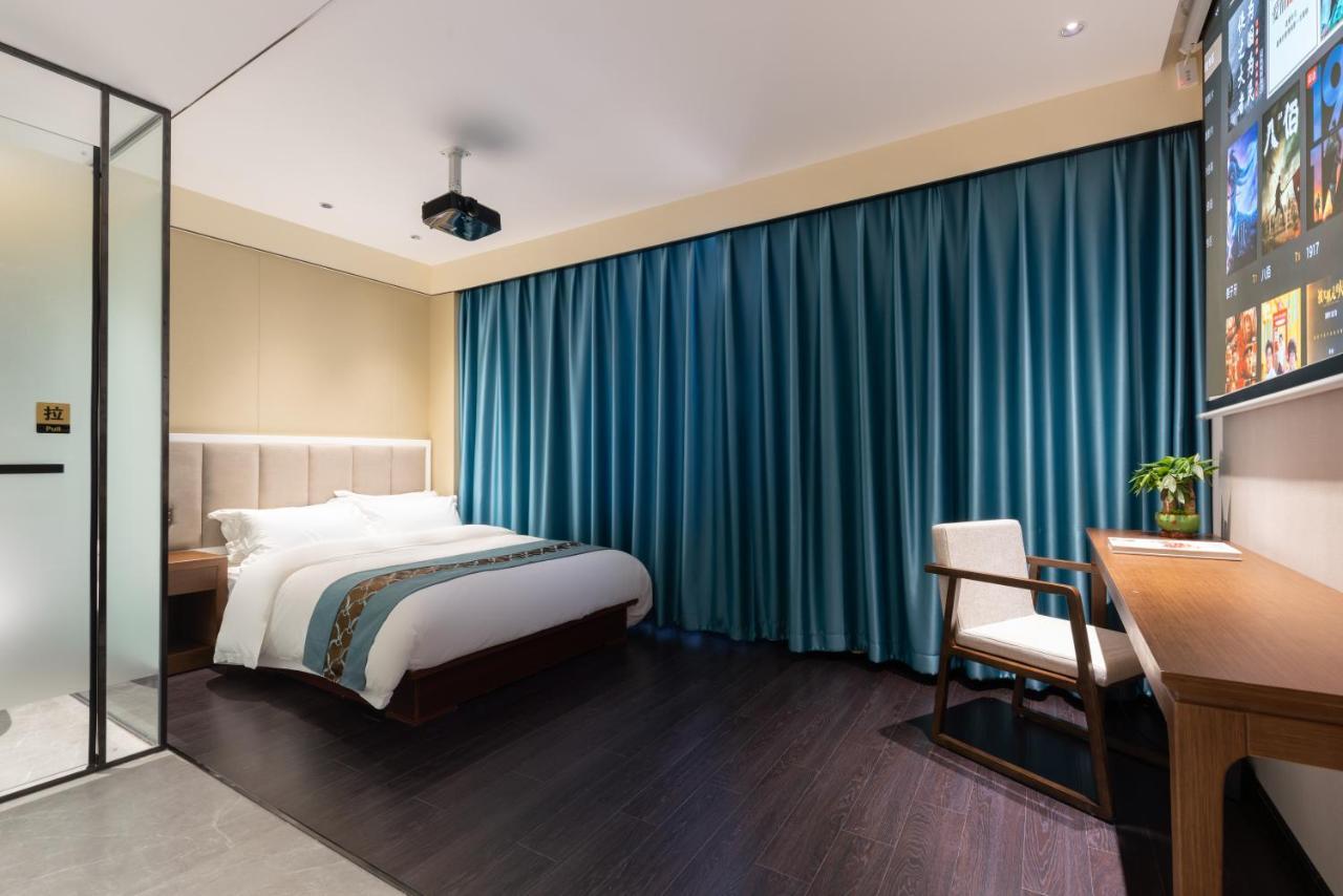 Tangfu - Located In The Center Adjacent To The Subway Station Close To Nanluoguxiang Gulou Temple Tiananmen Square Forbidden Temple Of Heaven Providing Laundry Car And Ticketing Services Beijing