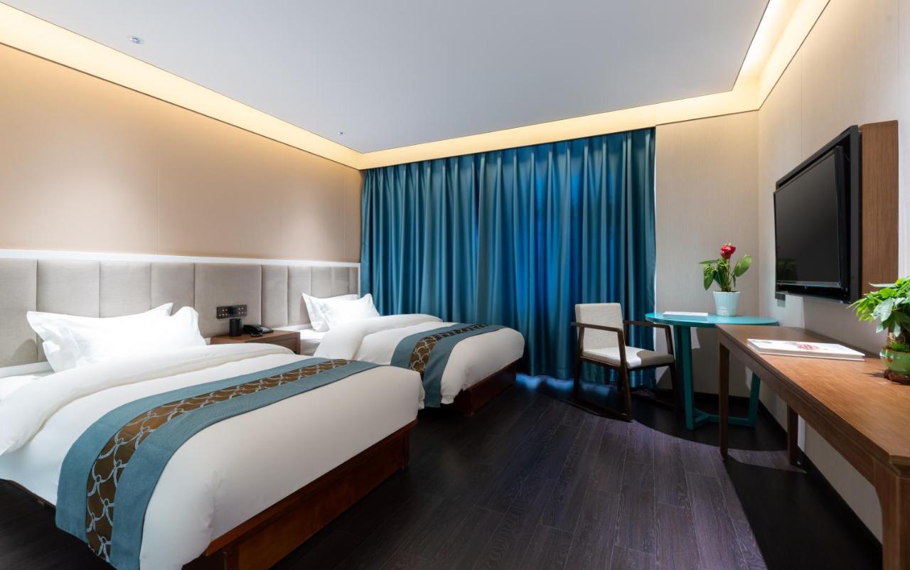 Hotel Tangfu - Located In The Center Adjacent To The Subway Station Close To Nanluoguxiang Gulou Temple Tiananmen Square Forbidden Temple Of Heaven Providing Laundry Car And Ticketing Services