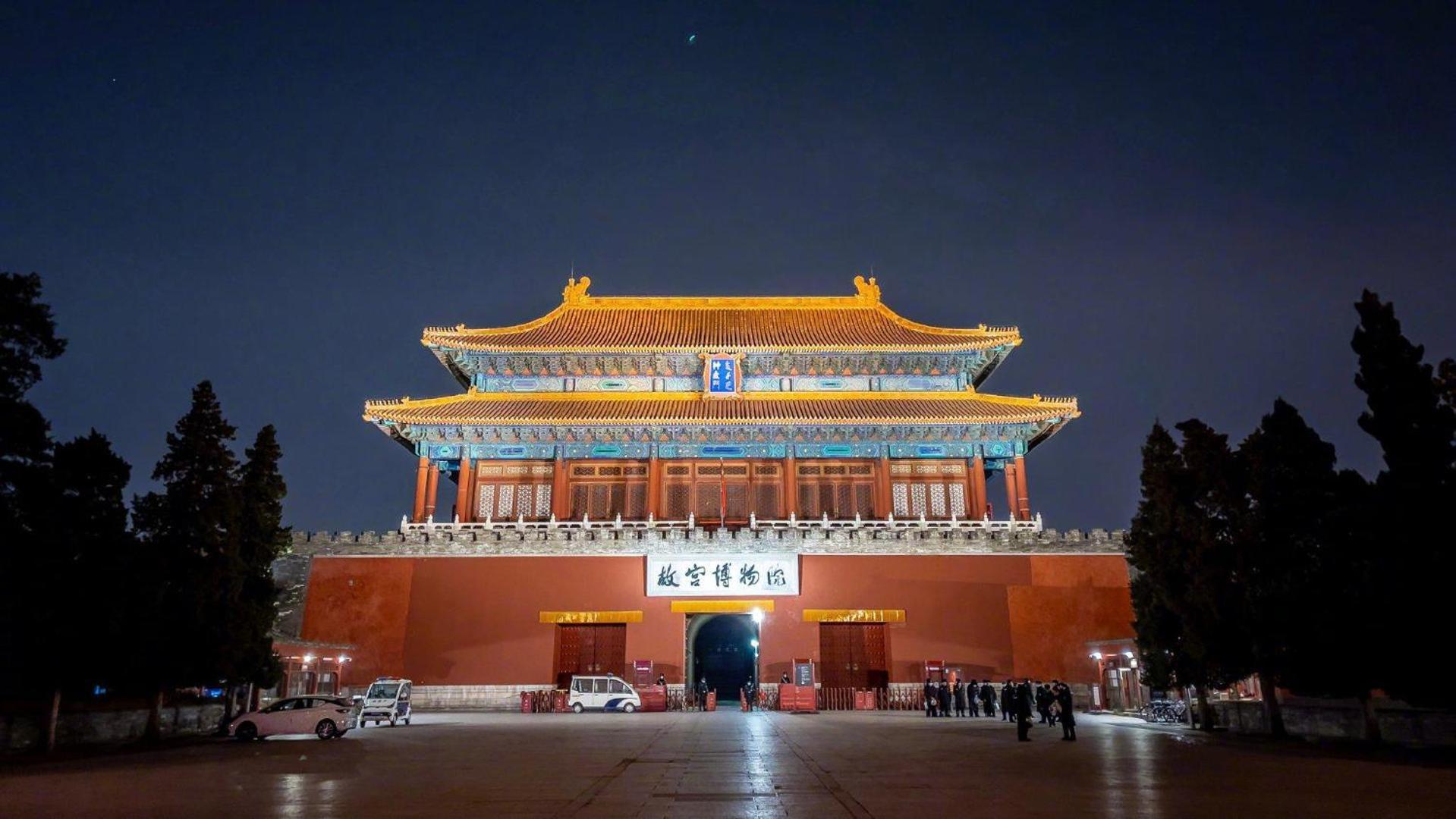 Tangfu - Located In The Center Adjacent To The Subway Station Close To Nanluoguxiang Gulou Temple Tiananmen Square Forbidden Temple Of Heaven Providing Laundry Car And Ticketing Services Hotel